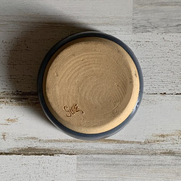 Handmade pottery dish small - Picture 3 of 3